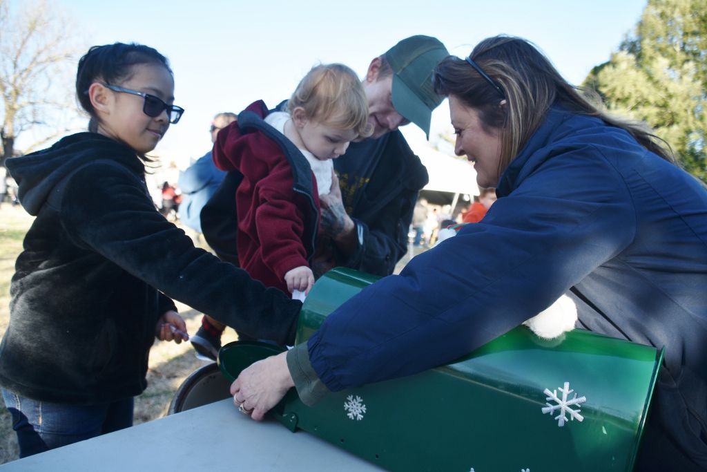 tree lighting 11-2019 084 (1024x683).jpg